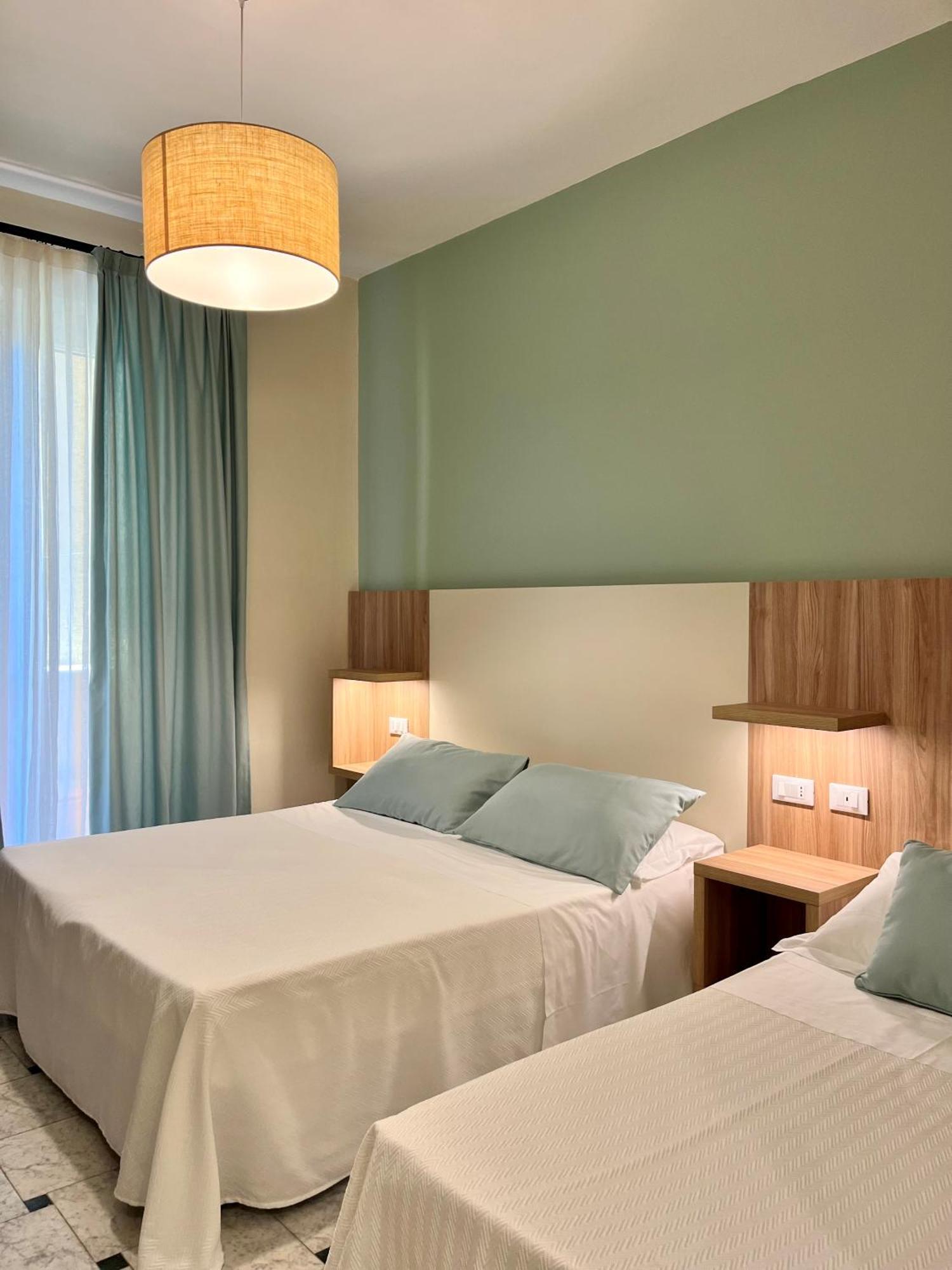 Albergo Degli Amici Монтероссо-аль-Маре Екстер'єр фото