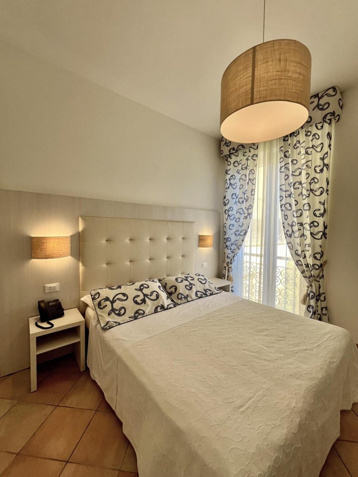 Albergo Degli Amici Монтероссо-аль-Маре Екстер'єр фото