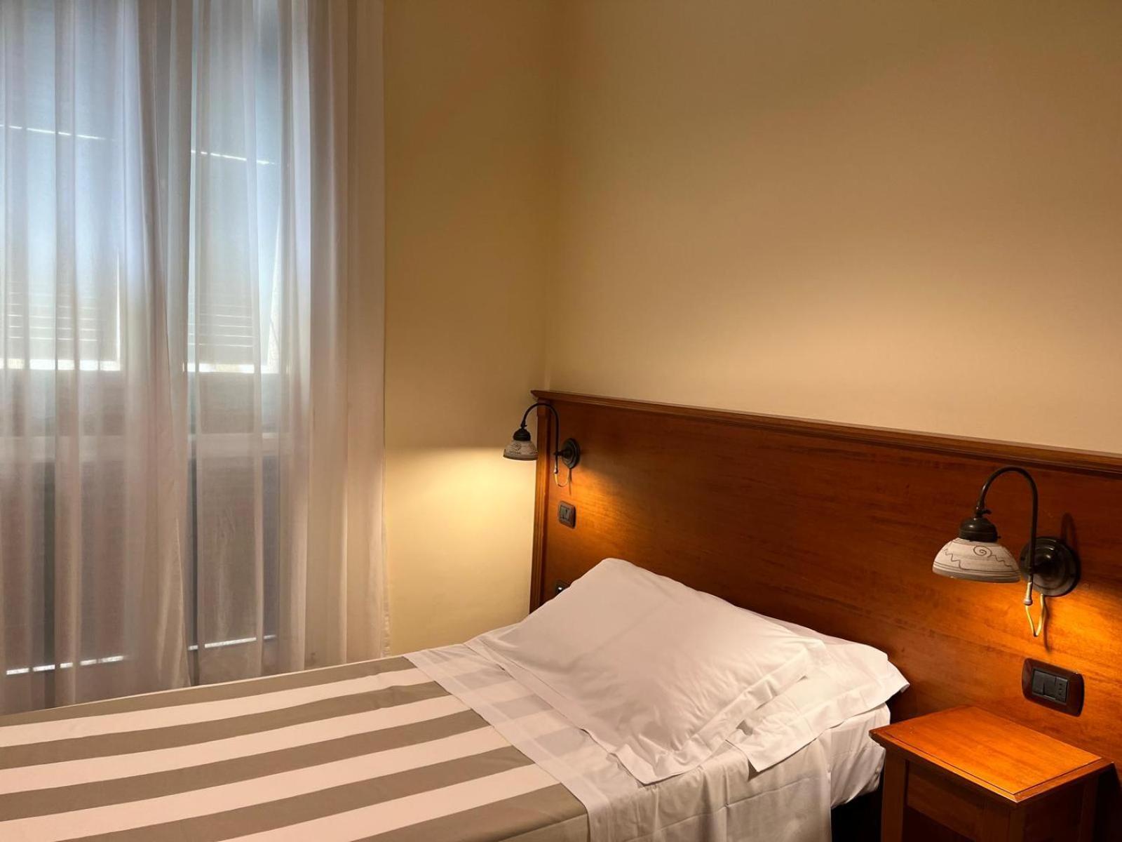 Albergo Degli Amici Монтероссо-аль-Маре Номер фото