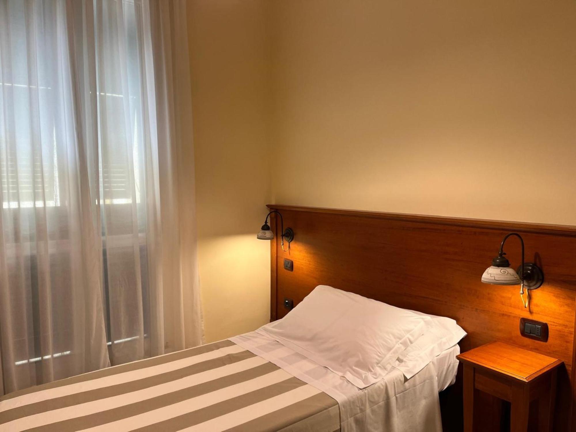Albergo Degli Amici Монтероссо-аль-Маре Номер фото