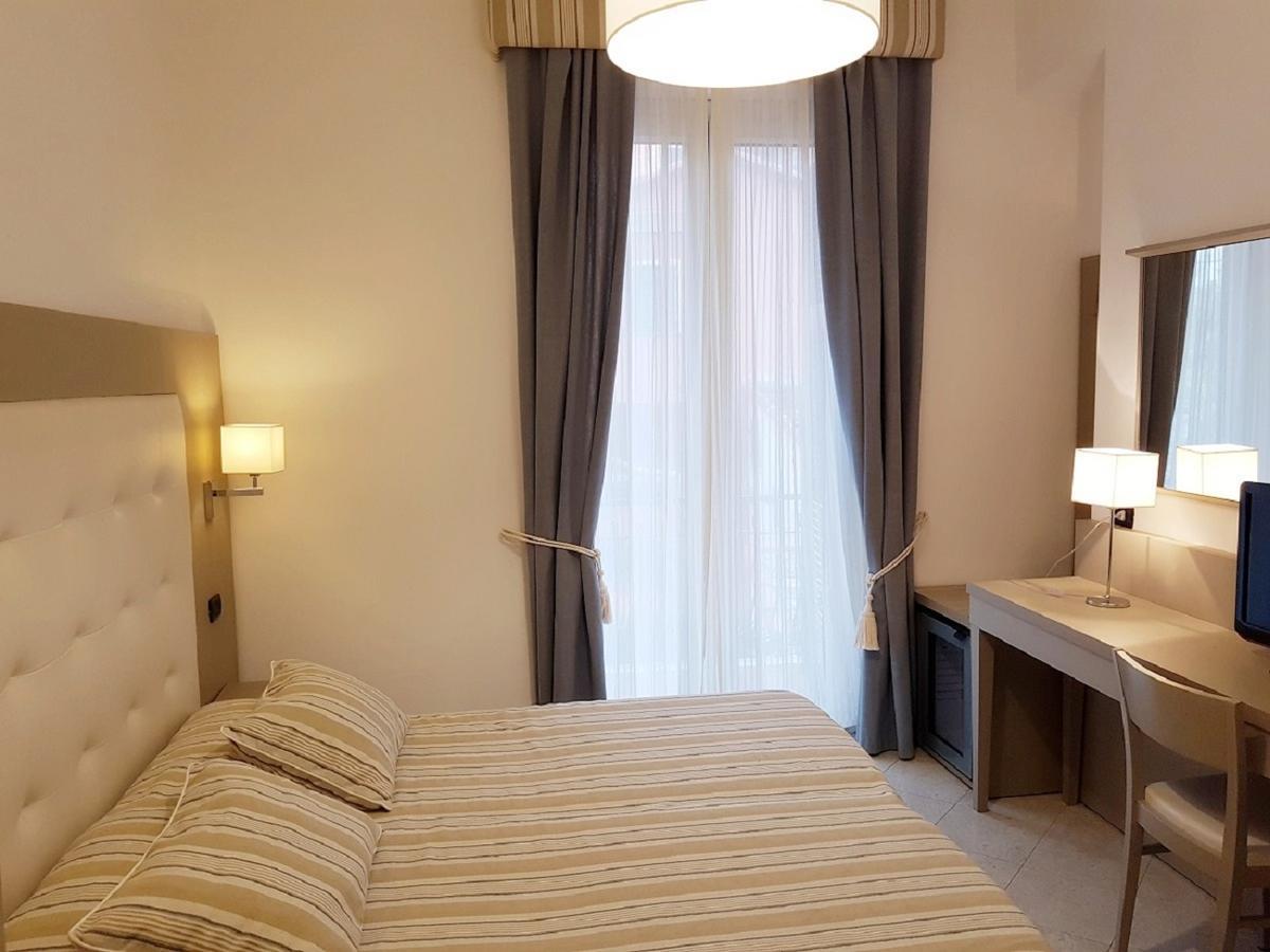 Albergo Degli Amici Монтероссо-аль-Маре Екстер'єр фото